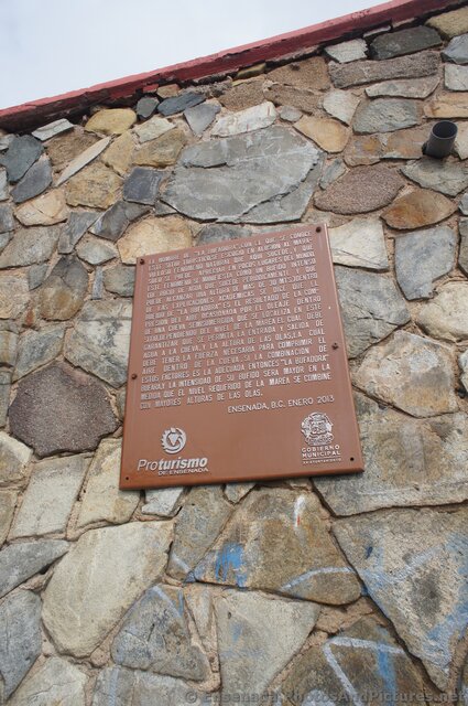 La Bufadora descriptive plaque in Spanish.jpg