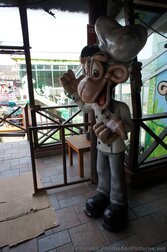 Monkey Chef statue at La Bufadora Habana Banana restaurant.jpg